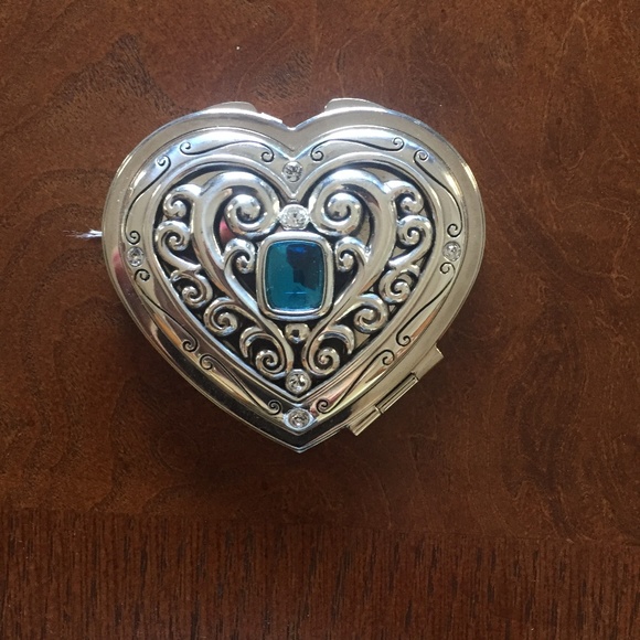 Accessories - NWT Heart compact mirror